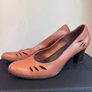 Etienne Aigner Brown Leather Ville Pumps Sz 9.5M | Vintage Style Heels